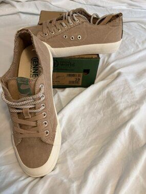 Natural World Eco Canvas Sneakers – Beige/Taupe – Size EU 39